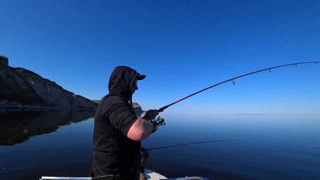 Он клюёт на ВСЁ! На каждом ЗАБРОСЕ! Вот это КЛЁВ! Рыбалка на Волге! рыбалка на судака! смотреть онлайн