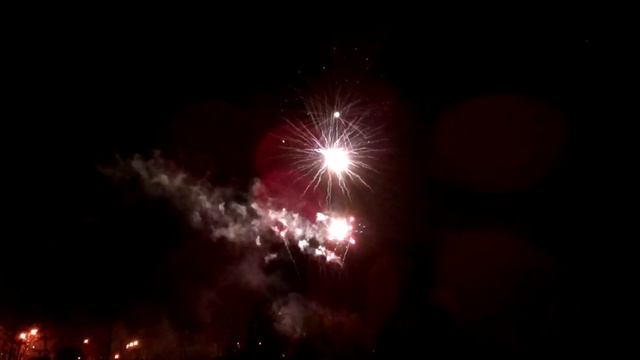 Фейерверк 9 мая 2015г в Г.Кировске Лен.Обл. смотреть онлайн