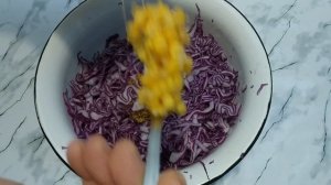 БЫСТРЫЙ И ВКУСНЫЙ САЛАТ ИЗ СИНЕЙ КАПУСТЫ