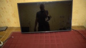 Бутылкой разбили экран телевизора LG 39LA620V