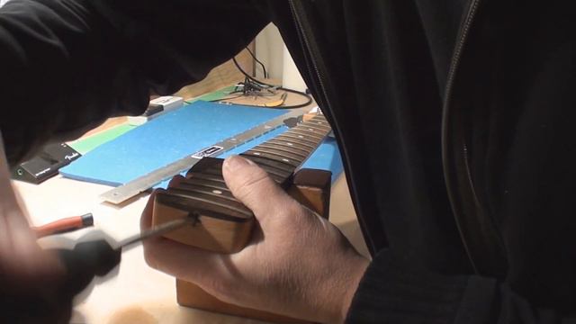 Fender Bass Bent Neck Repair смотреть онлайн