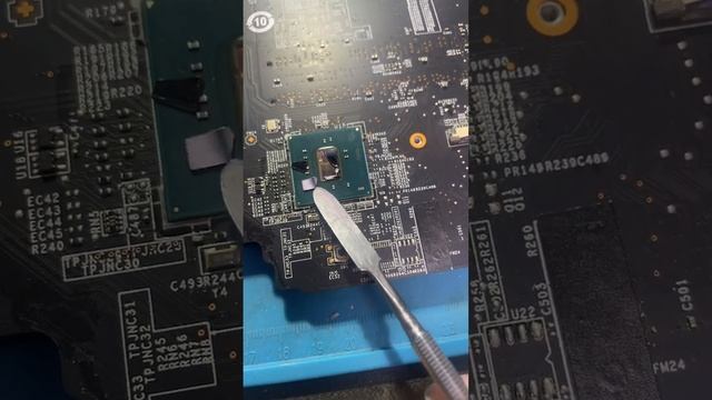 ?Взорвался хаб в игровом ноутбуке MSI?? смотреть онлайн
