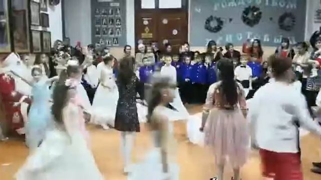 Рождественский танец первоклассников смотреть онлайн