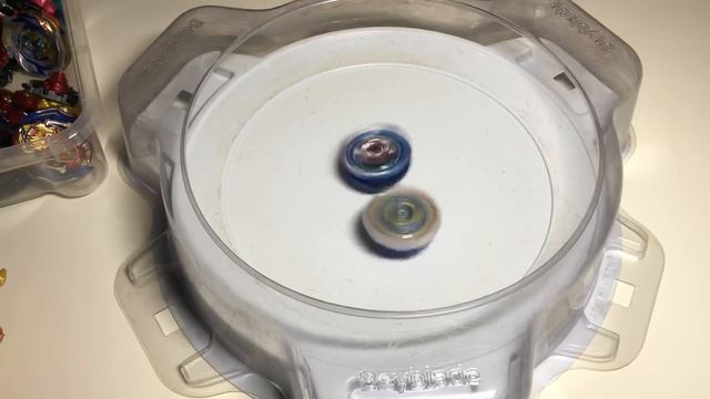 НОВАЯ ФИШКА KING HELIOS / ТЕСТ ПРОТИВ ЛЕВОСТОРОННИХ / Бейблэйд Бёрст / Beyblade Burst смотреть онлайн