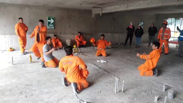 Ensayo día de la construcción смотреть онлайн