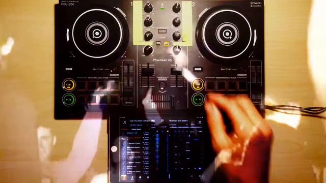 Pro DJ Mixes Oldskool 90s SASHA Tracks With Pioneer DDJ-200 + IPad