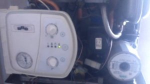 Падает давление в котле Ariston Uno