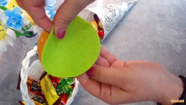 Как упаковать конфеты в подарок! Букет из конфет своими руками. Оригинальный подарок. смотреть онлайн