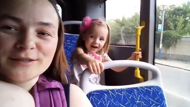 Дом, где живет пустота! Дорога! Автобус!/ A house where emptiness exists! Road! Bus! смотреть онлайн