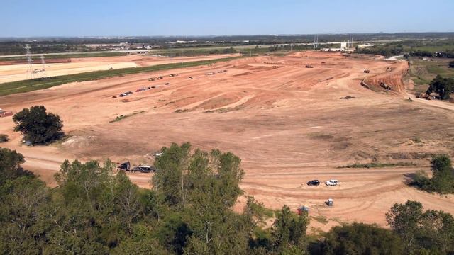Tesla Gigafactory Austin 4K Day 73 - 10/3/20 - Tesla Terafactory Texas - Preparing for a BIG Week! смотреть онлайн