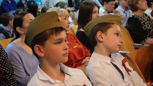 КОНЦЕРТ ПОСВЯЩЁННЫЙ ДНЮ ПОБЕДЫ | ПЕСНЯ В ВОЕННОЙ ШИНЕЛИ | АКАДЕМИЯ ДЕТСТВА смотреть онлайн