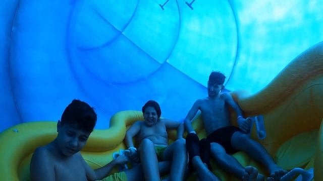 Water Coaster Ride at Aquaventure Waterpark Dubai смотреть онлайн