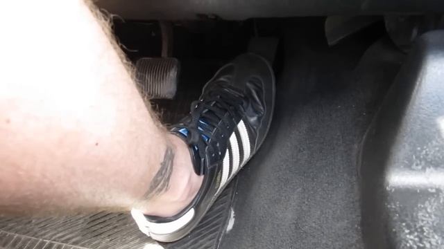 Pedal Pumping in Adidas Samba 01 смотреть онлайн