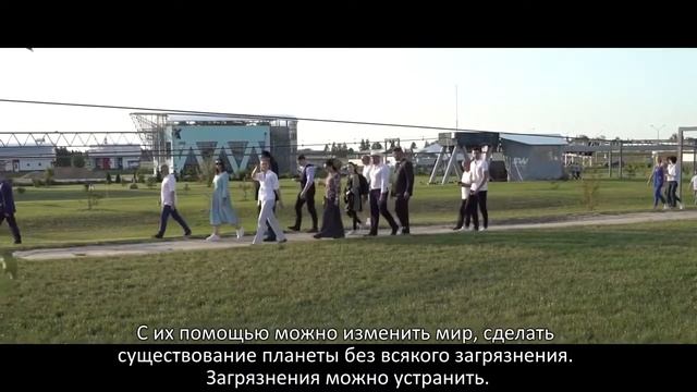 Стивен Сигал прокатился на транспорте SkyWay смотреть онлайн