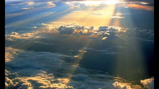 С неба льётся яркий свет. смотреть онлайн