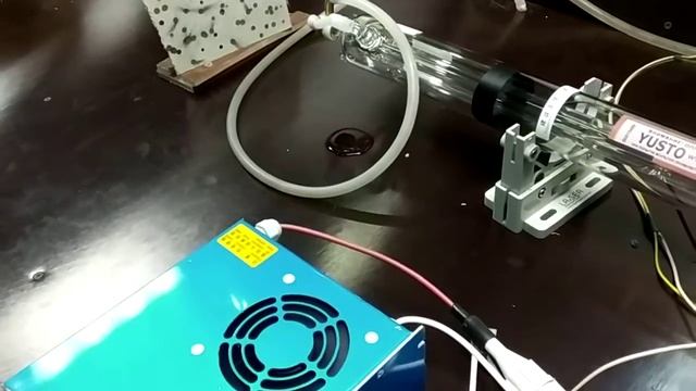 Лазерная трубка CO2 Yongli 1200-G (65 Ватт) смотреть онлайн