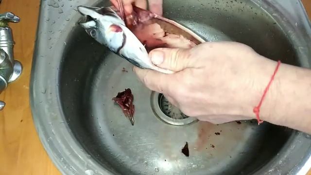 СКУМБРИЯ МАРИНОВАНАЯ ЦЕЛИКОМ в бутылке. смотреть онлайн