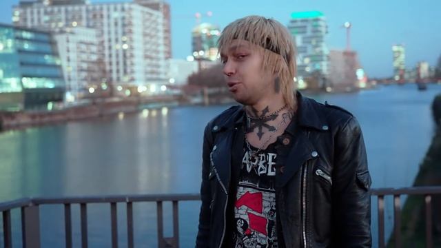 Сквоты Берлина: как жить людям в таких домах? смотреть онлайн