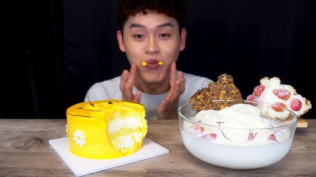 ASMR 노티드 수혈?️크림가득 스마일 케이크 크림도넛 크림크로플 디저트 먹방! Green Tea Cream Cake Cream Doughnut With Milk MuKbang!