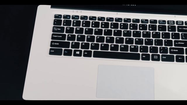 Chuwi Lapbook 15.6. Распаковка ноутбука с кишками планшета. смотреть онлайн