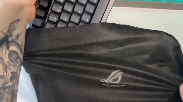 СМОГЛИ УДИВИТЬ? // Распаковка Asus ROG Azoth смотреть онлайн