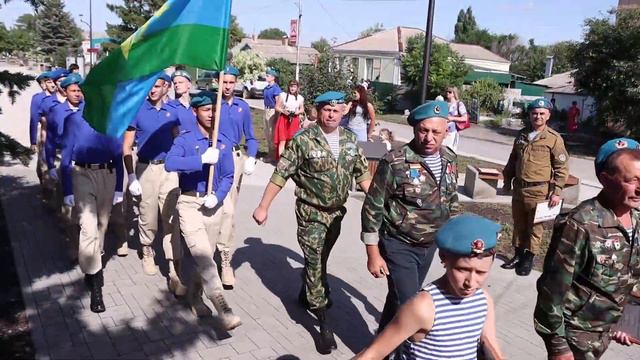 К 90-летию ВДВ в Тацинском районе открыли памятный знак смотреть онлайн