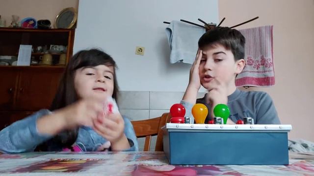 Играем на детектора на лъжата и победителя казва "ДА "на загубилия за 24часа/CHALLENGE/ смотреть онлайн