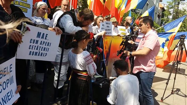 8 - Protest la Ambasada Finlandei (21.05.2017) pentru Camelia Smicală și nu numai смотреть онлайн
