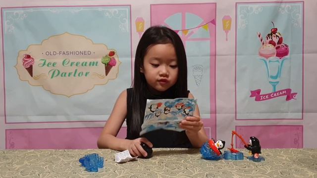 Открываем подарки ч.2. Амина открывает 10 Киндер Макси (Kinder Maxi) смотреть онлайн