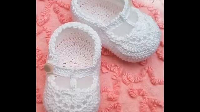 Копия видео Красивые пинетки для новорожденных. Crochet baby booties смотреть онлайн