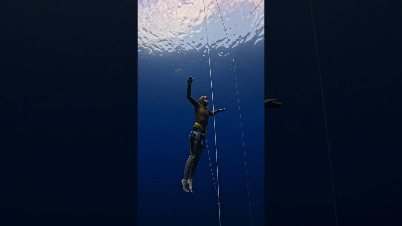 Погружение в глубину без ласт #фридайвинг #freediving #swimming смотреть онлайн