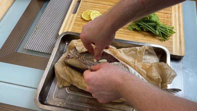 Як приготувати рибу Скумбрію в духовкі смотреть онлайн