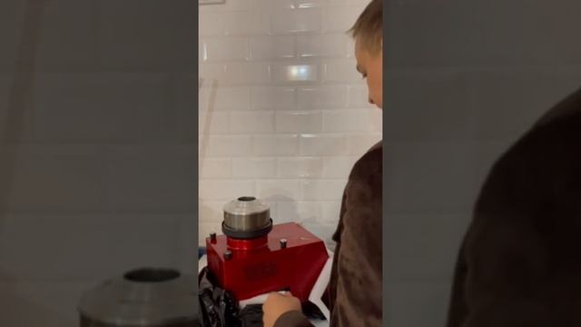 Видеообзор Аппарата Сладкой Ваты. Распаковка аппарата для сладкой ваты SHOWplus смотреть онлайн