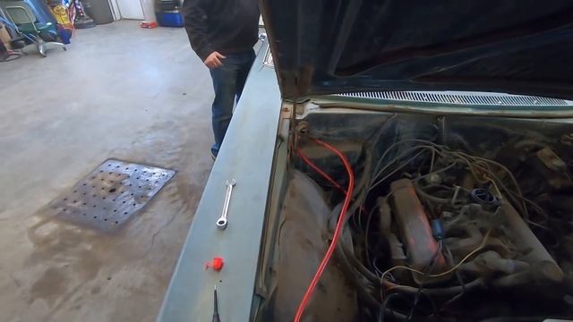 1967 Chevrolet Impala Abandoned for 16 Years! Will it Run?!? The rustiest frame we've seen to date! смотреть онлайн