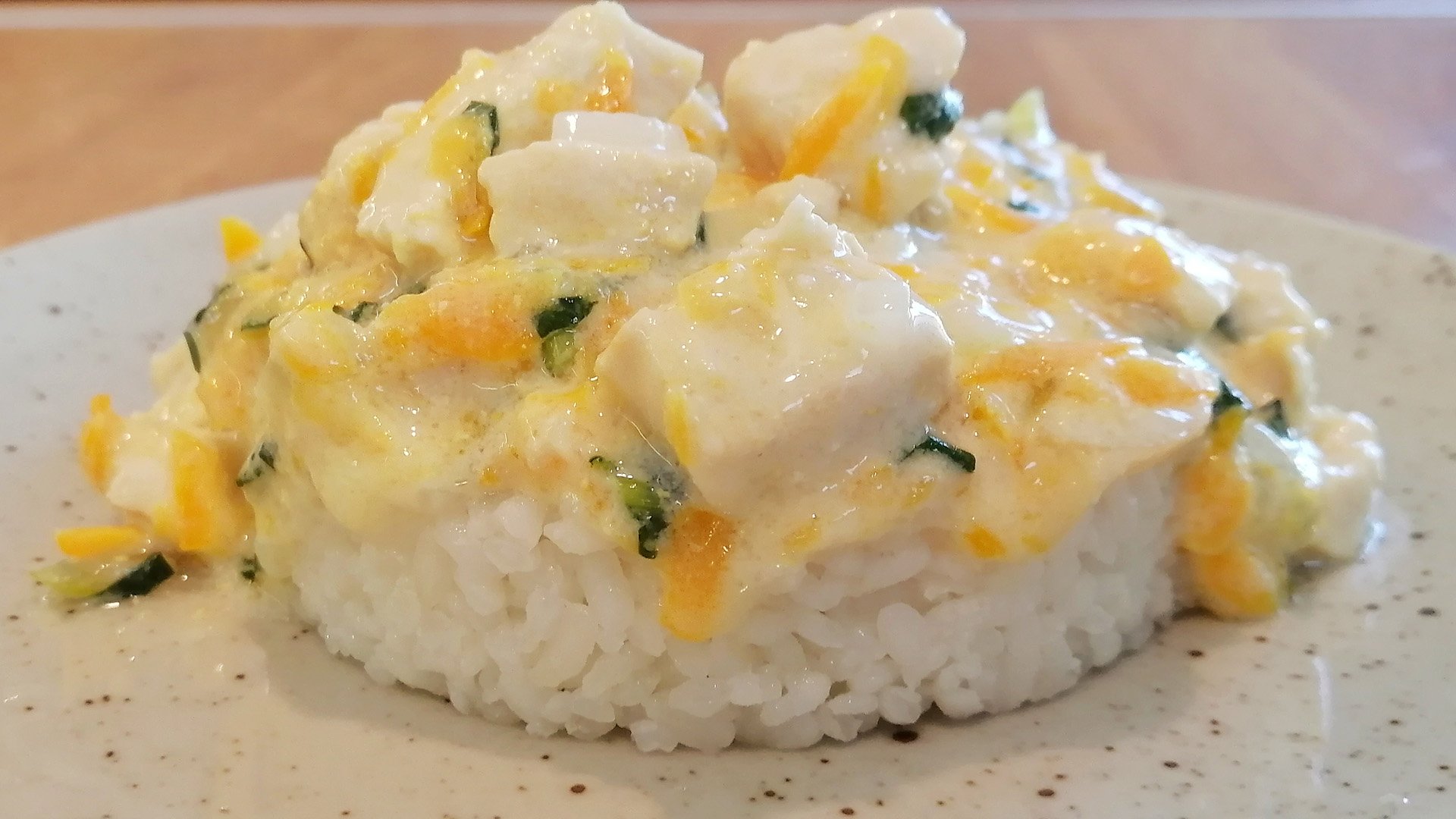 ФРИКАСЕ ИЗ КУРИЦЫ в молочном (сливочном) соусе с базиликом и рисом на гарнир смотреть онлайн