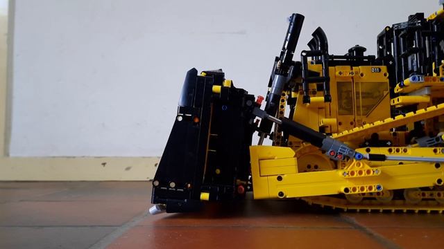 CAT D11 bulldozer lego set 42131 смотреть онлайн