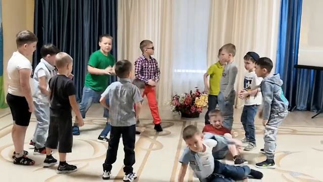 05.03.2022.??Ст-подг гр?? танец "Крутые пацаны!", поет шоу гр ДаКи??? смотреть онлайн