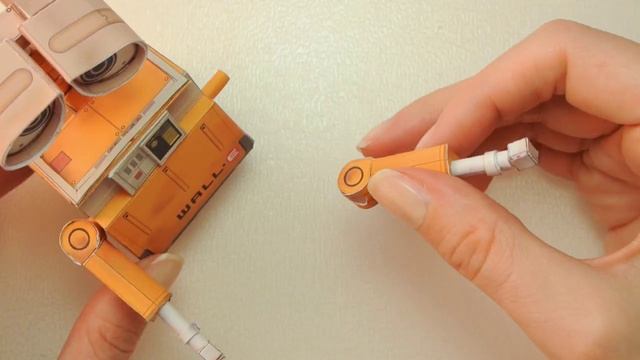 DIY Wall-E papercraft model (step by step tutorial) смотреть онлайн