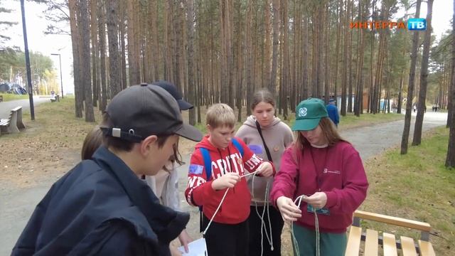 Школьники исследовали парк современными приборами для изучения местности смотреть онлайн