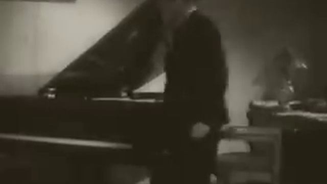 Shostakovich works on his piano trio, op. 67 (1944) смотреть онлайн