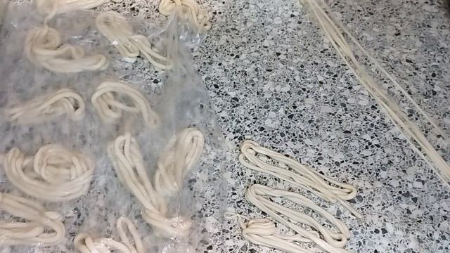 Жареный лагман Цомян. Секреты уйгурской кухни. Идеальное тесто для лагмана. смотреть онлайн