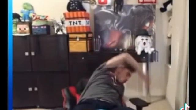3 брата Acrobat старший Эдисон смотреть онлайн