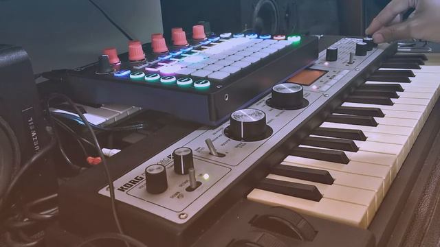 #Jamuary2017 day 11 Novation Circuit, Korg microKORG XL смотреть онлайн