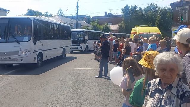 Колонна автобусов ПАЗ на празднике Дня города Павлово. смотреть онлайн
