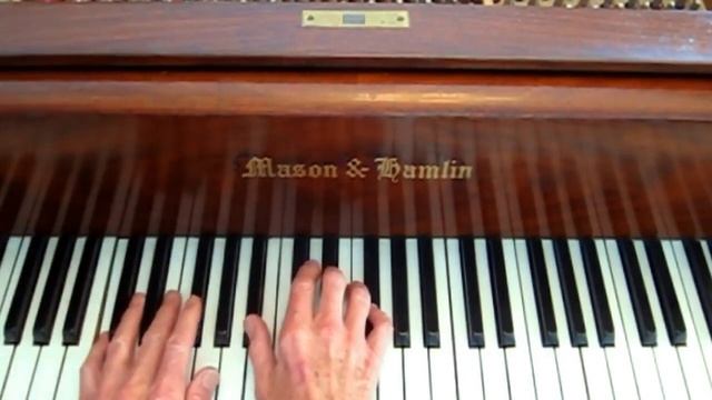 SING AND PLAY PIANO: Tutorial on how to sing and accompany yourself on the piano. смотреть онлайн