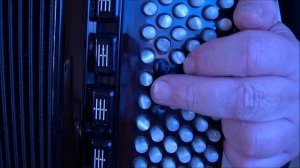 УПРАЖНЕНИЯ ДЛЯ СОЕДИНЕНИЯ НА БАЯНЕ ПРАВОЙ И ЛЕВОЙ РУКИ .