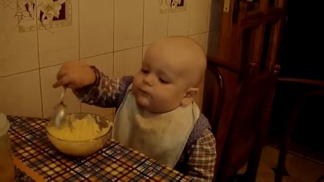 Ем ложкой самостоятельно