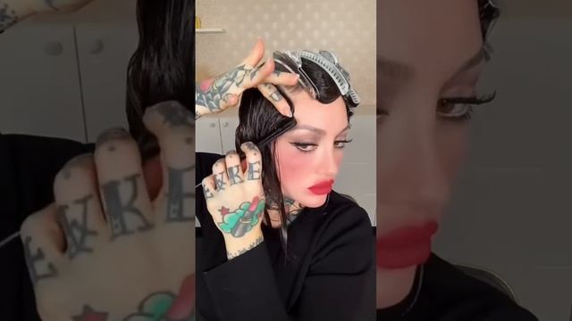 Vintage 1920’s Mervyn Wave Clips you can still find today to create “finger” waves #hairtutorial смотреть онлайн