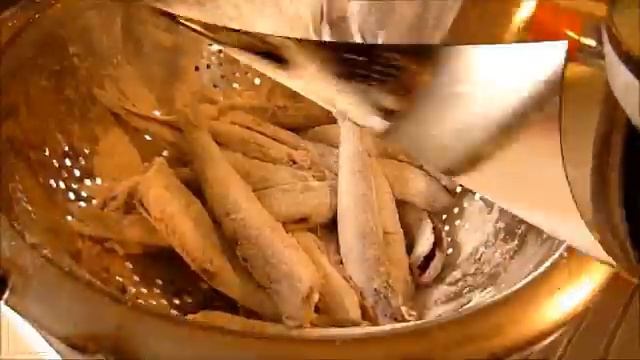 Как Правильно Жарить Анчоусы Come preparare le Alici Fritte смотреть онлайн