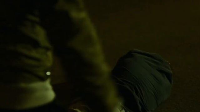 Отрак (Трак) нападает на Лилучо сынка Шанель. Сериал Гоморра про мафию и Италию смотреть онлайн